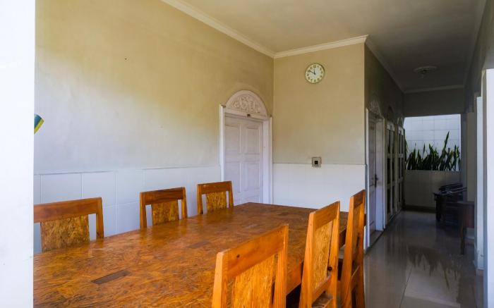 RedDoorz Plus near Adisucipto Airport 2