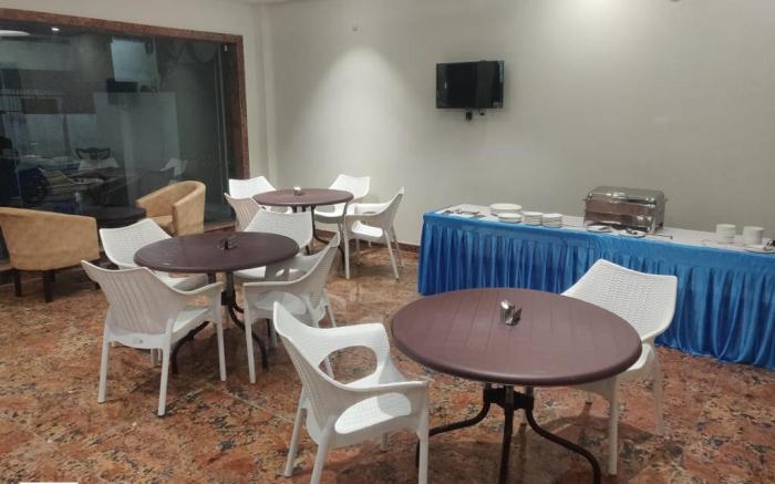 Hotel Aarya