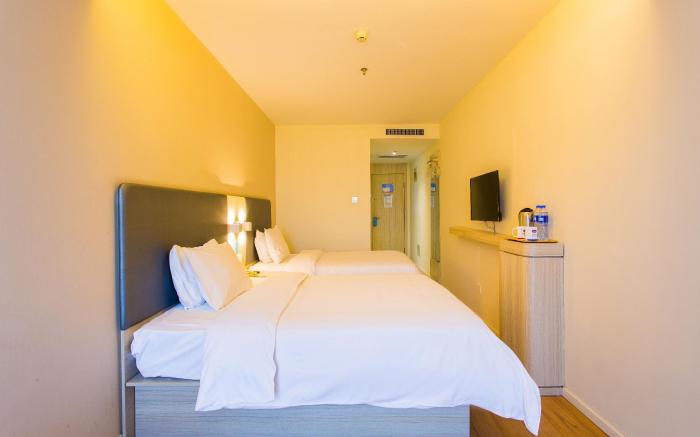 Hanting Hotel Xi'an Xijing Hospital Tonghuamen Metro Station