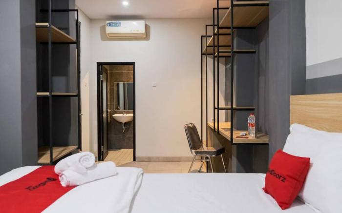 RedDoorz Plus near Taman Anggrek Mall