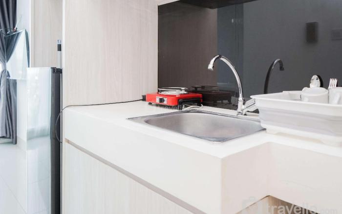 Comfy Minimalist Studio Tree Park BSD By Travelio