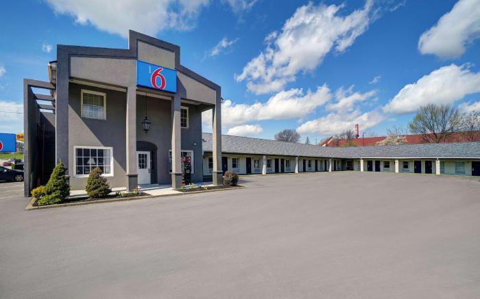 Motel 6 Washington, PA