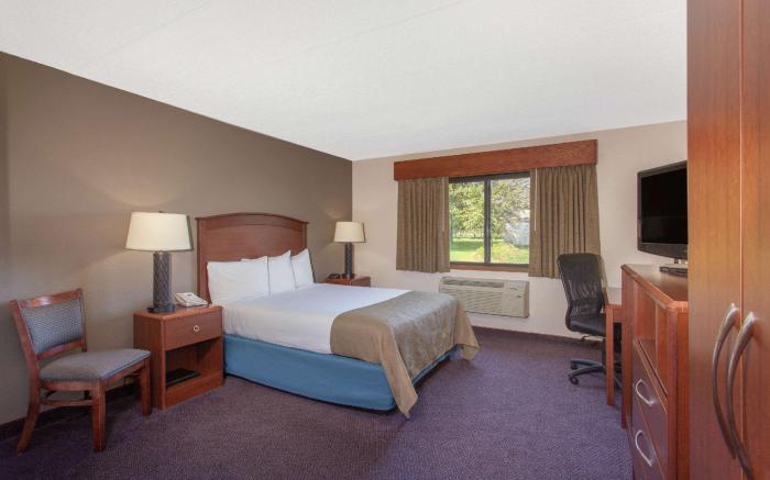 AmericInn by Wyndham Hutchinson