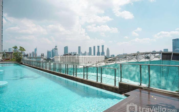 Best Studio Pool View at Menteng Park By Travelio