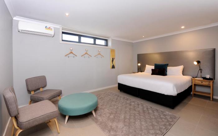 The Stirling Arms Hotel