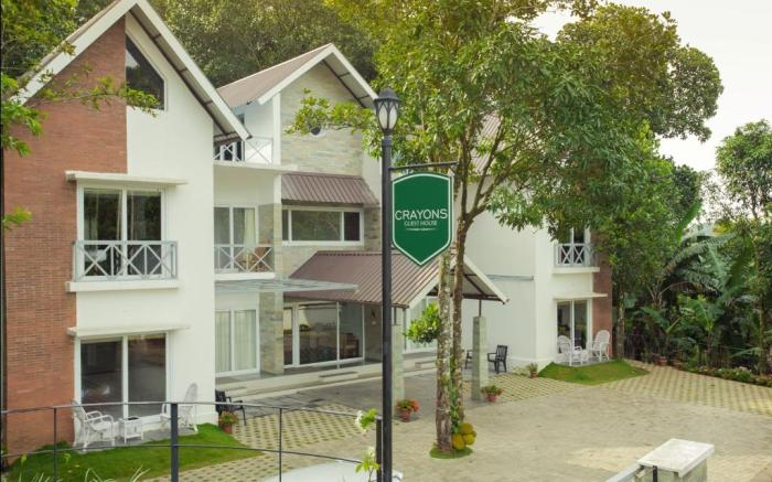 CRAYONS Guest House