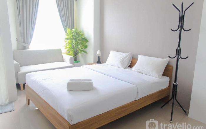 Cozy Living Studio Urbantown Serpong By Travelio
