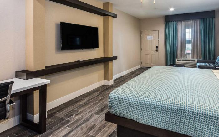 Econo Lodge Inn & Suites Houston NW-Cy-Fair