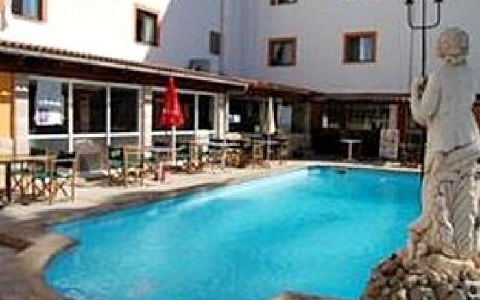 Hotel Raxa