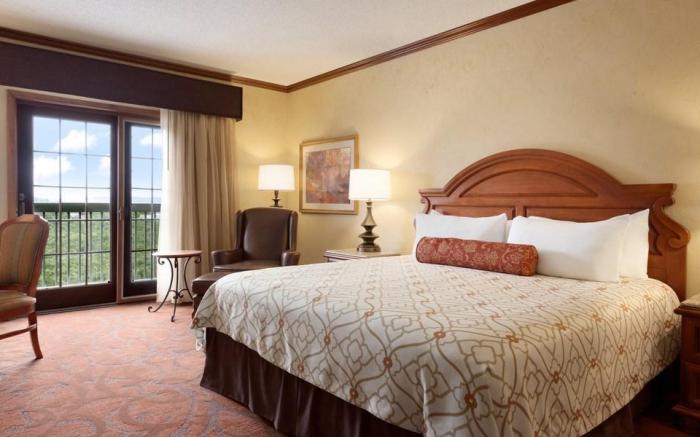 Chateau on the Lake Resort Spa and Convention Center