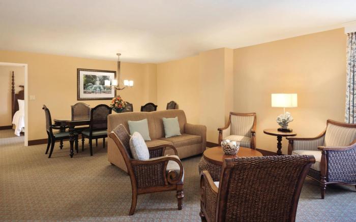 Embassy Suites by Hilton Savannah