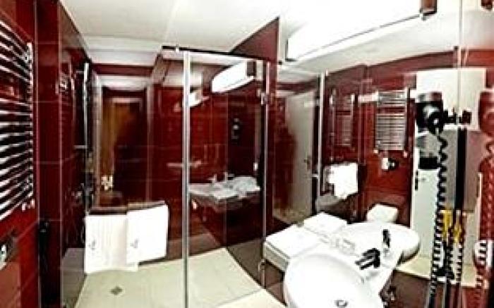 Plaza V Hotel