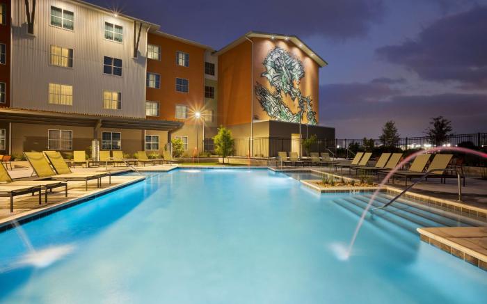 Homewood Suites by Hilton TechRidge Parmer @ I 35
