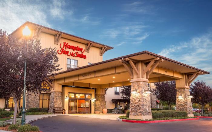 Hampton Inn & Suites Windsor - Sonoma Wine Country