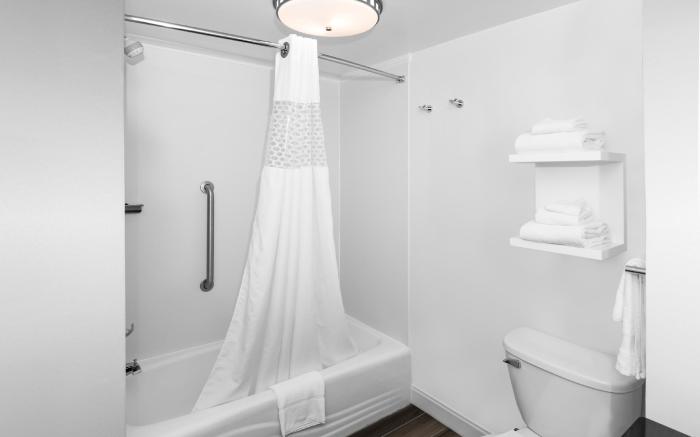 Hampton Inn & Suites Raleigh Cary Lenovo Center