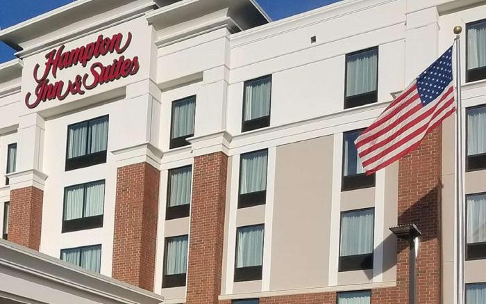 Hampton Inn & Suites Newburgh Stewart Airport
