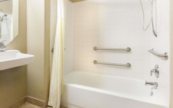 Super 8 by Wyndham Groesbeck