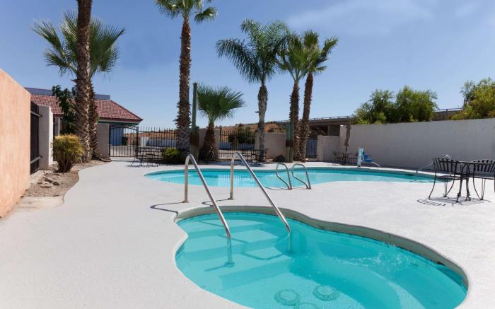 Super 8 By Wyndham Buttonwillow