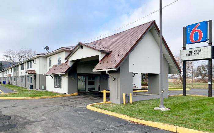 Motel 6 McGraw, NY - Cortland