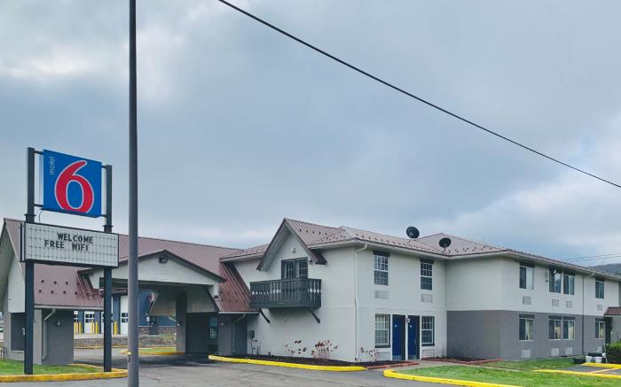 Motel 6 McGraw, NY - Cortland
