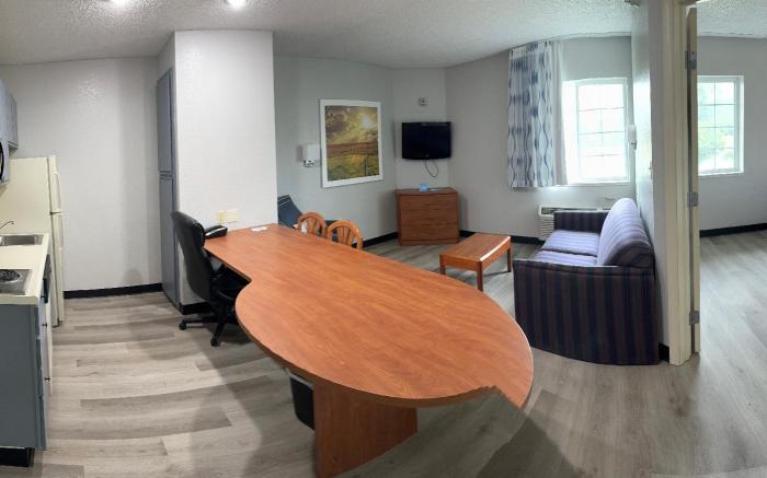 Days Inn & Suites by Wyndham Green Bay WI.