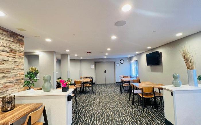 AmericInn by Wyndham Glendale/Milwaukee