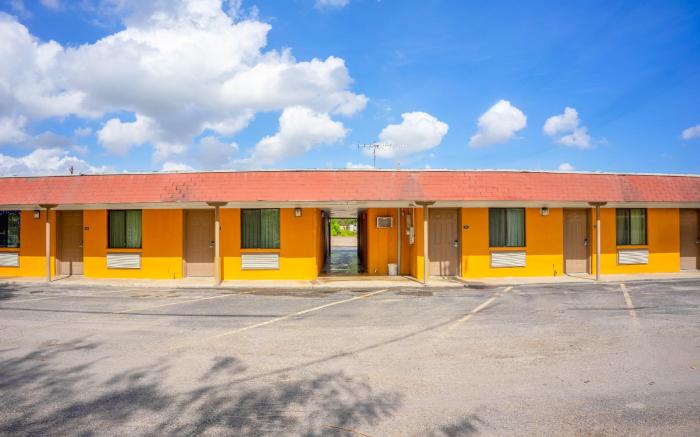 Budget Inn By OYO Edinburg Hwy 281