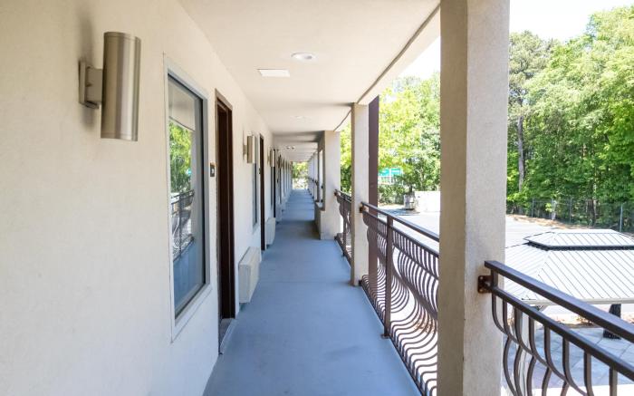 Baymont by Wyndham College Park Atlanta Airport South