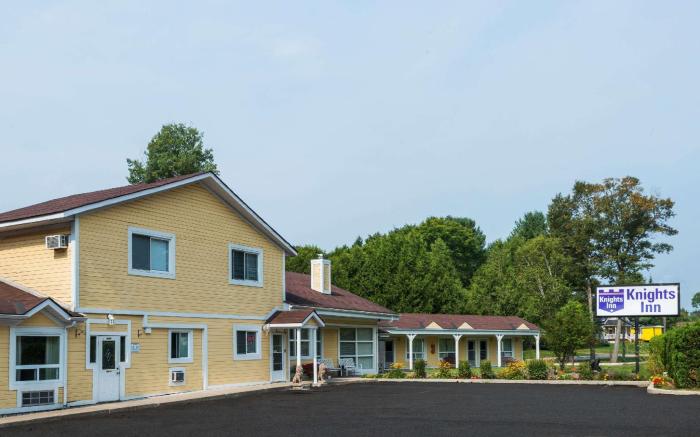 Knights Inn - Bracebridge, ON