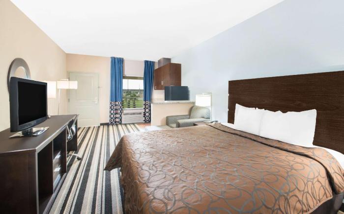 Super 8 By Wyndham Dilley Tx