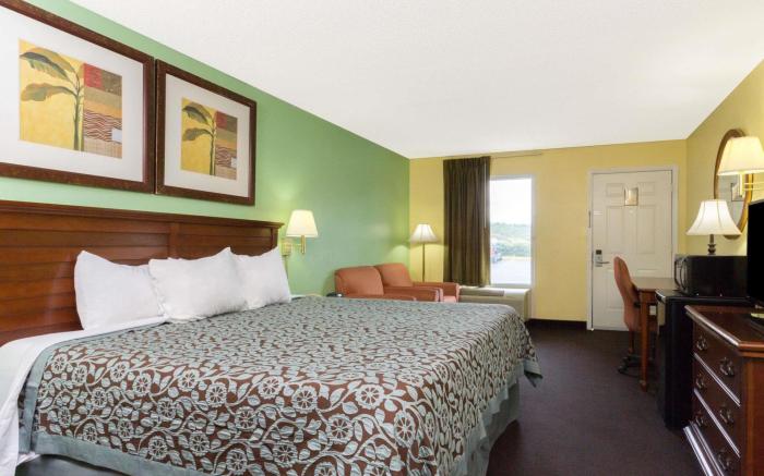 Days Inn by Wyndham Lamont/Monticello