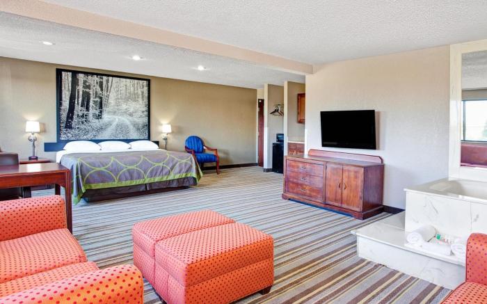 Super 8 By Wyndham Roseville/Detroit Area