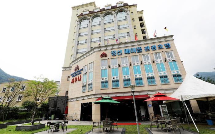 Maple Tourist Hotel