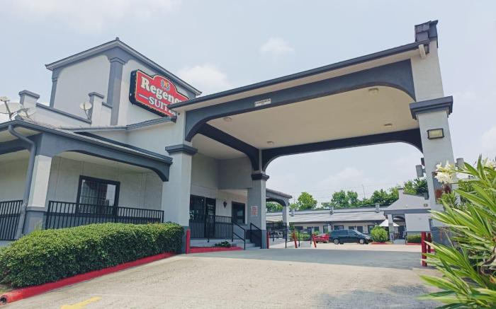 Hotel O Regency Suites Houston - IAH Beltway 8