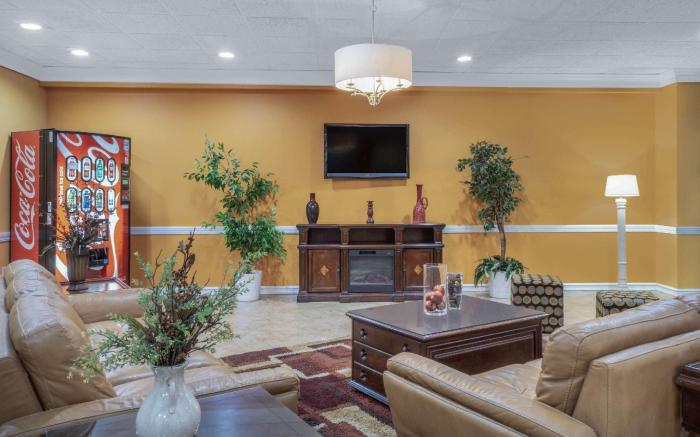 Super 8 By Wyndham Harrison Oh