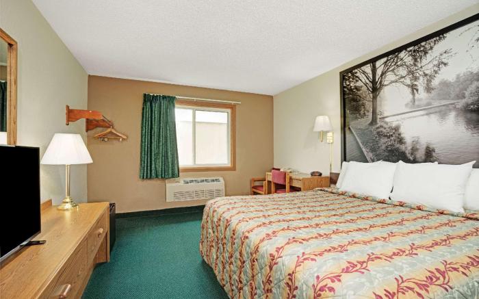 Super 8 By Wyndham Rogers Minnesota