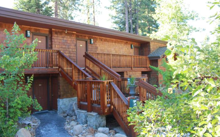 NORTHLAKE LODGES & VILLAS