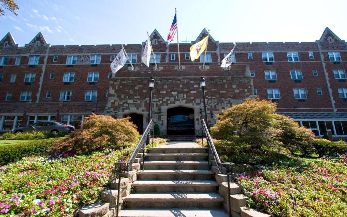 THE GRAND SUMMIT HOTEL