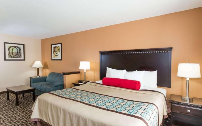 Days Inn & Suites by Wyndham Savannah North I-95