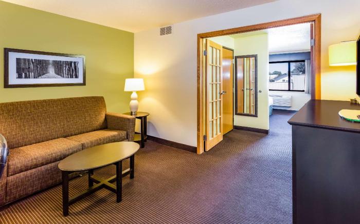 AmericInn by Wyndham Hampton
