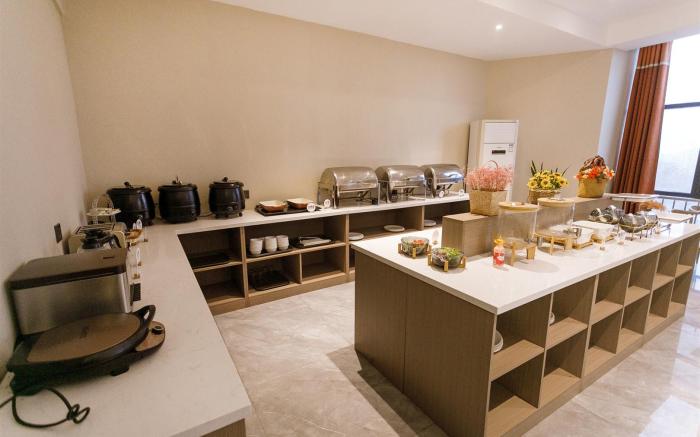 Starway Hotel Gongyi Wanyang Shopping Mall