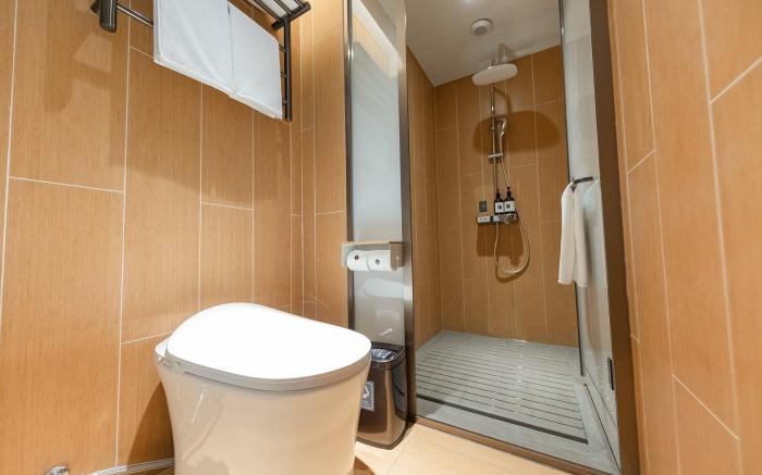 Ji Hotel Shanghai Daning International
