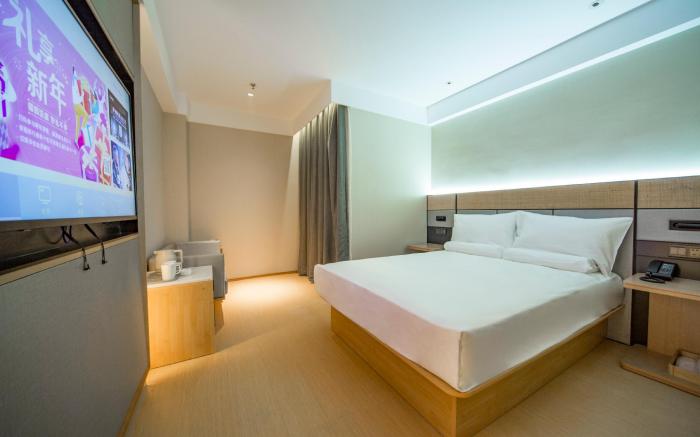 Hanting Premium Hotel Shenyang Taiyuan Street Metro Station
