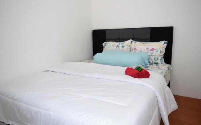 2 Bedroom 8 Roomku.com @ Bassura City Apartment