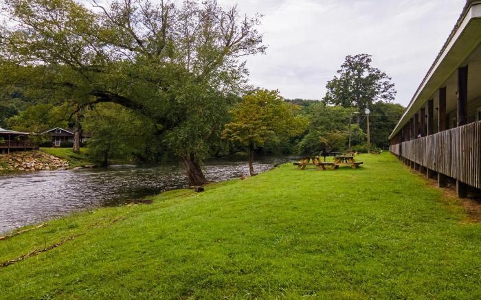 Lloyd's On The River Country Inn By Oyo