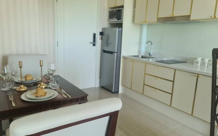Grand florida Poolview-1BR-Step to jomtien beach