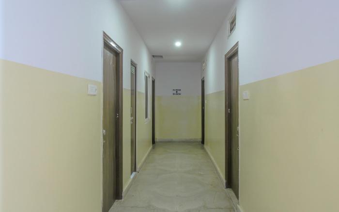 SPOT ON 81775 MOHIT GOKUL LODGE NEW LUXURY ROOM'S NEAR SECUNDERABAD RAILWAY STATION