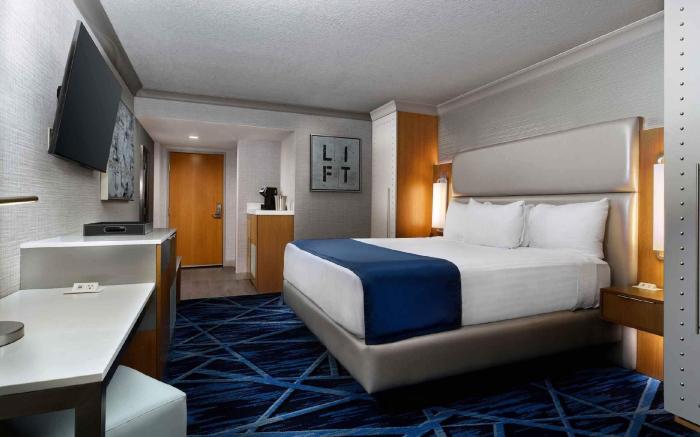 The STRAT Hotel, Casino & Tower