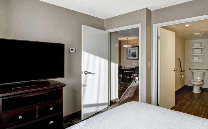 Hampton Inn & Suites by Hilton Calgary-Airport