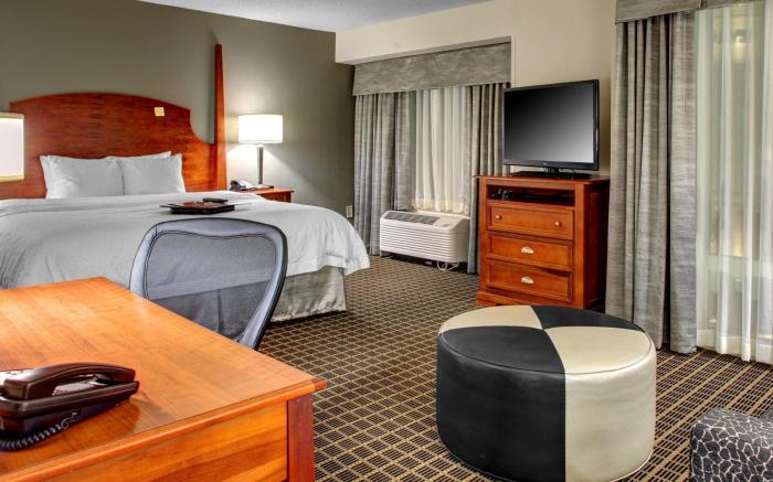 Hampton Inn and Suites Greenville Downtown